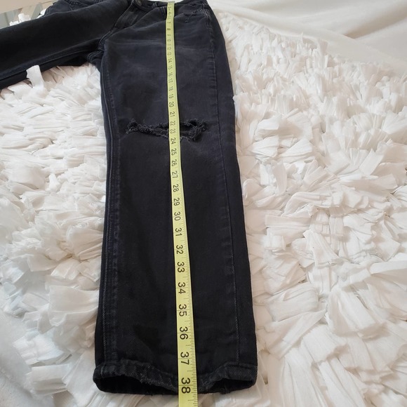 AMERICAN EAGLE | MOM JEAN BLACK WASHED DISTRESSED WHISKERING JEANS WOMEN SIZE 2 - Picture 16 of 17